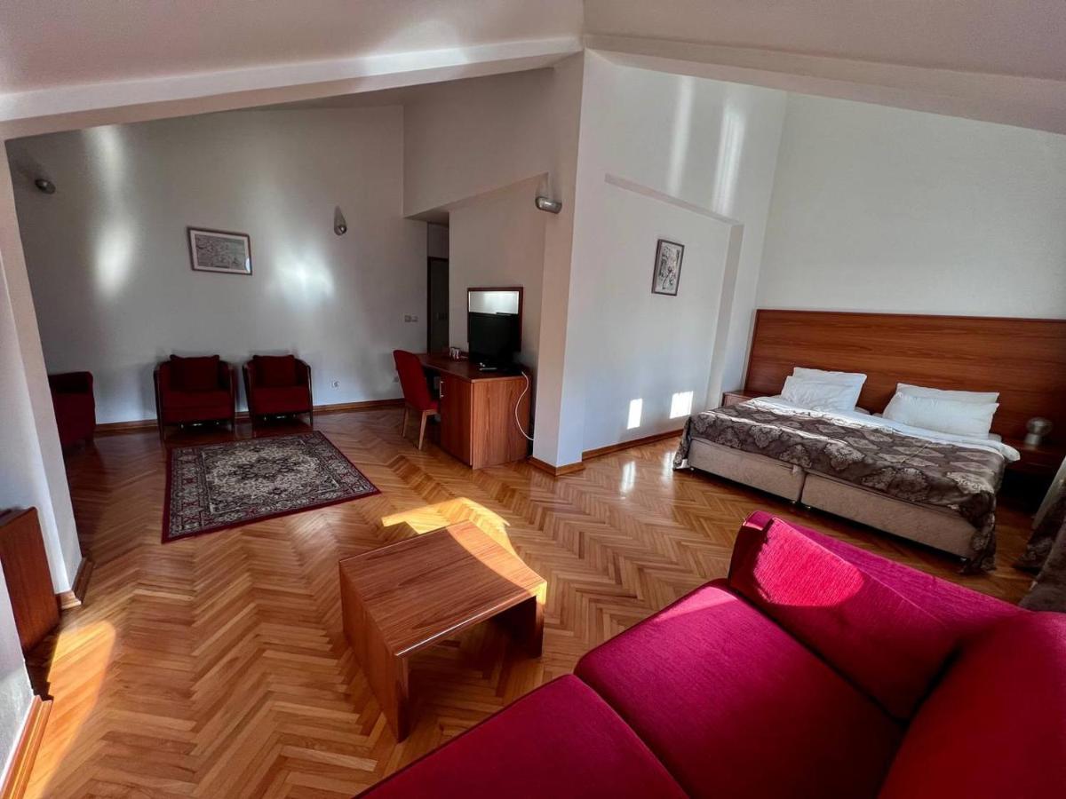 Hotel Ambasador بودغوريتْسا المظهر الخارجي الصورة