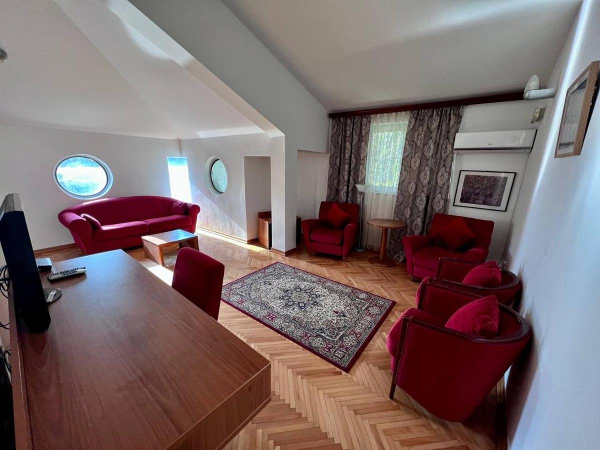 Hotel Ambasador بودغوريتْسا المظهر الخارجي الصورة