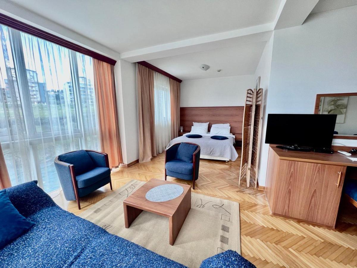 Hotel Ambasador بودغوريتْسا المظهر الخارجي الصورة