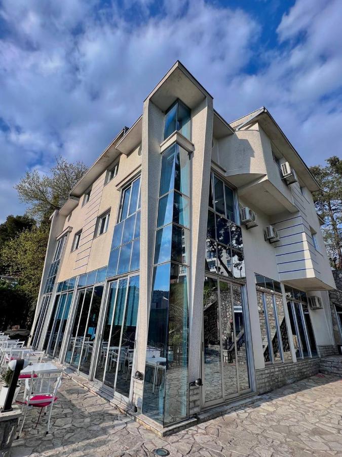 Hotel Ambasador بودغوريتْسا المظهر الخارجي الصورة