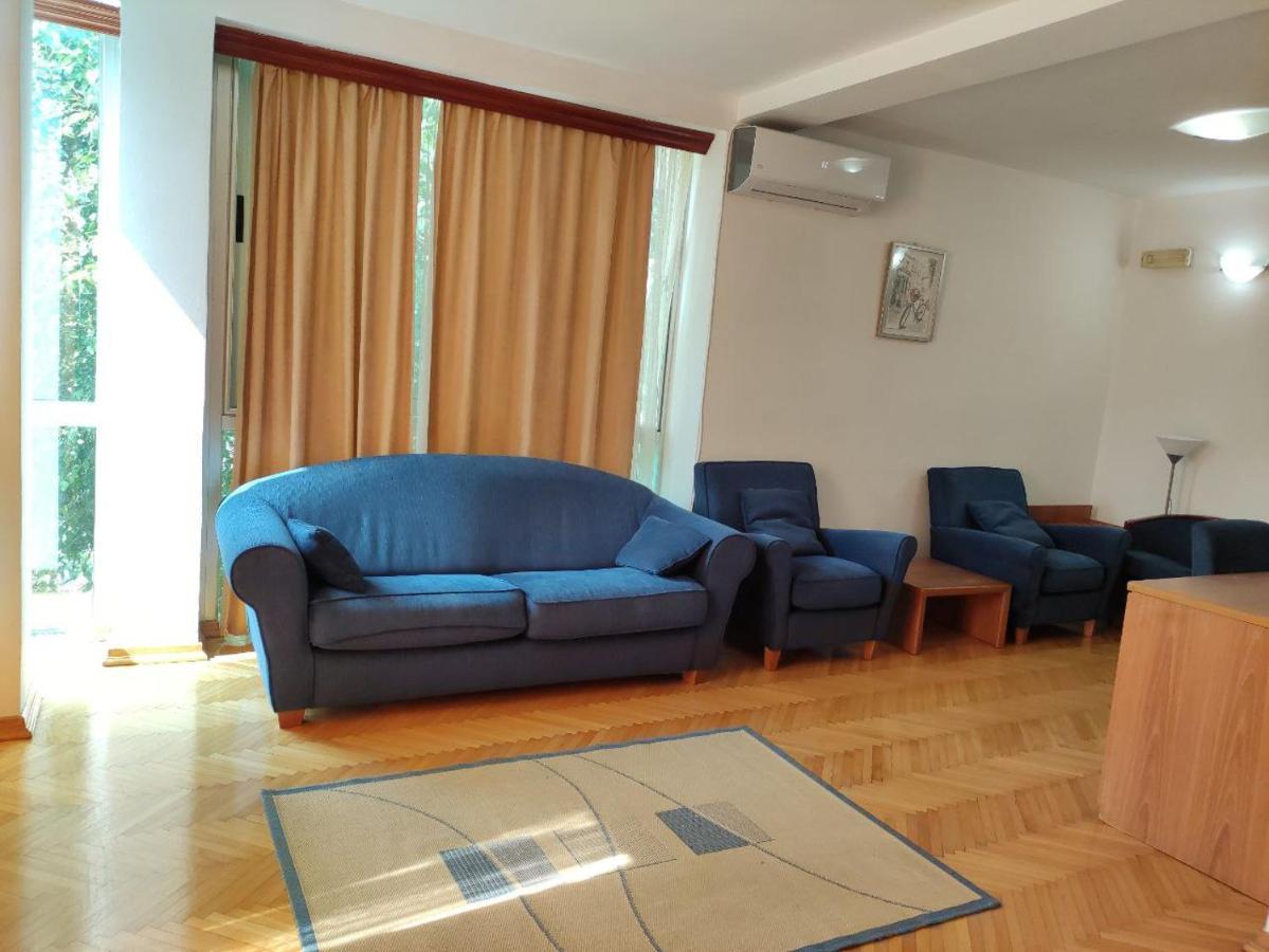 Hotel Ambasador بودغوريتْسا المظهر الخارجي الصورة