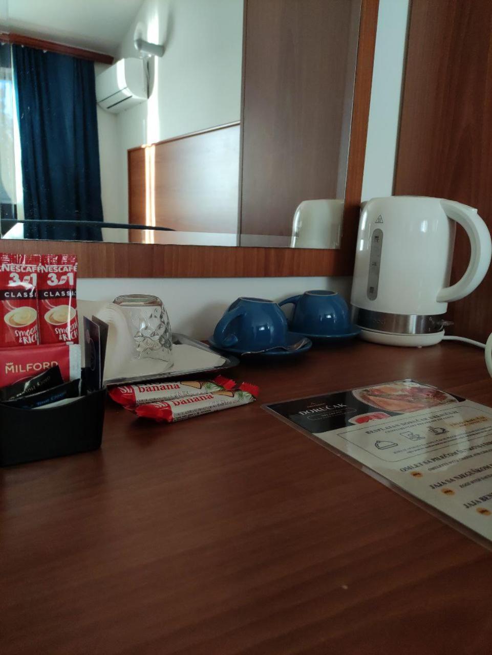 Hotel Ambasador بودغوريتْسا المظهر الخارجي الصورة
