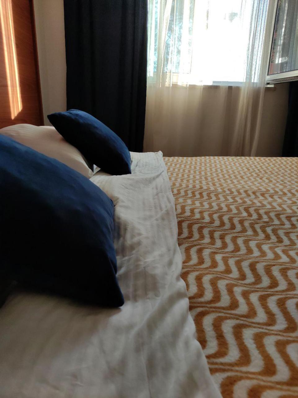 Hotel Ambasador بودغوريتْسا المظهر الخارجي الصورة