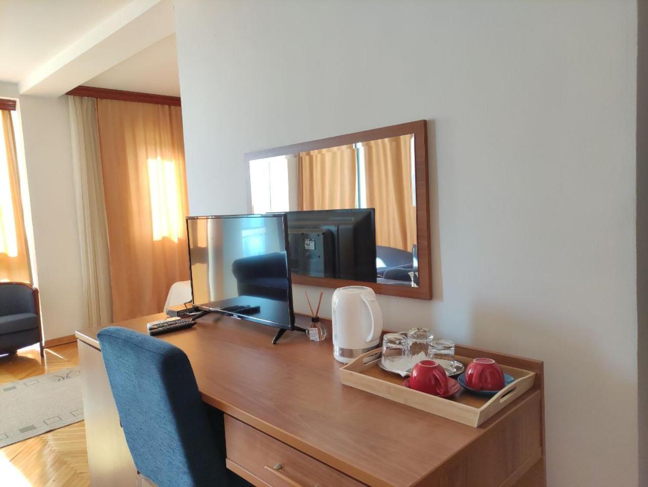 Hotel Ambasador بودغوريتْسا المظهر الخارجي الصورة