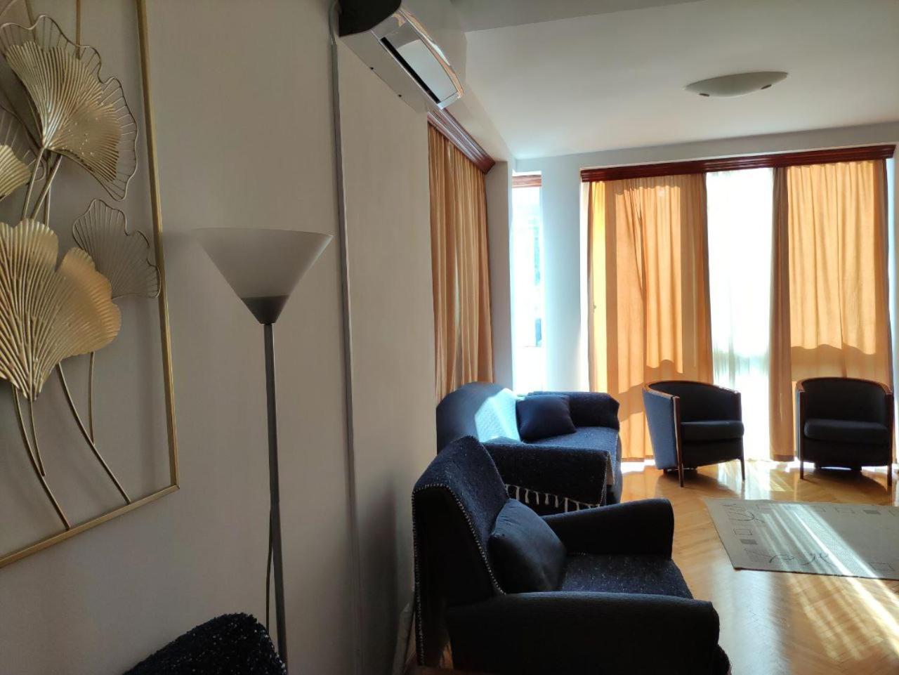 Hotel Ambasador بودغوريتْسا المظهر الخارجي الصورة