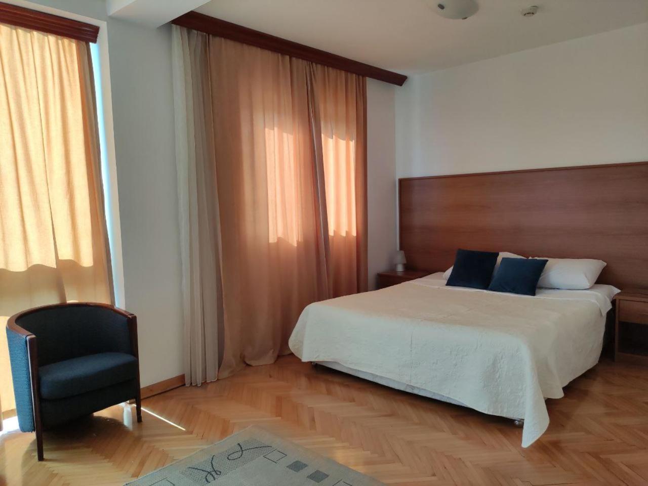 Hotel Ambasador بودغوريتْسا المظهر الخارجي الصورة