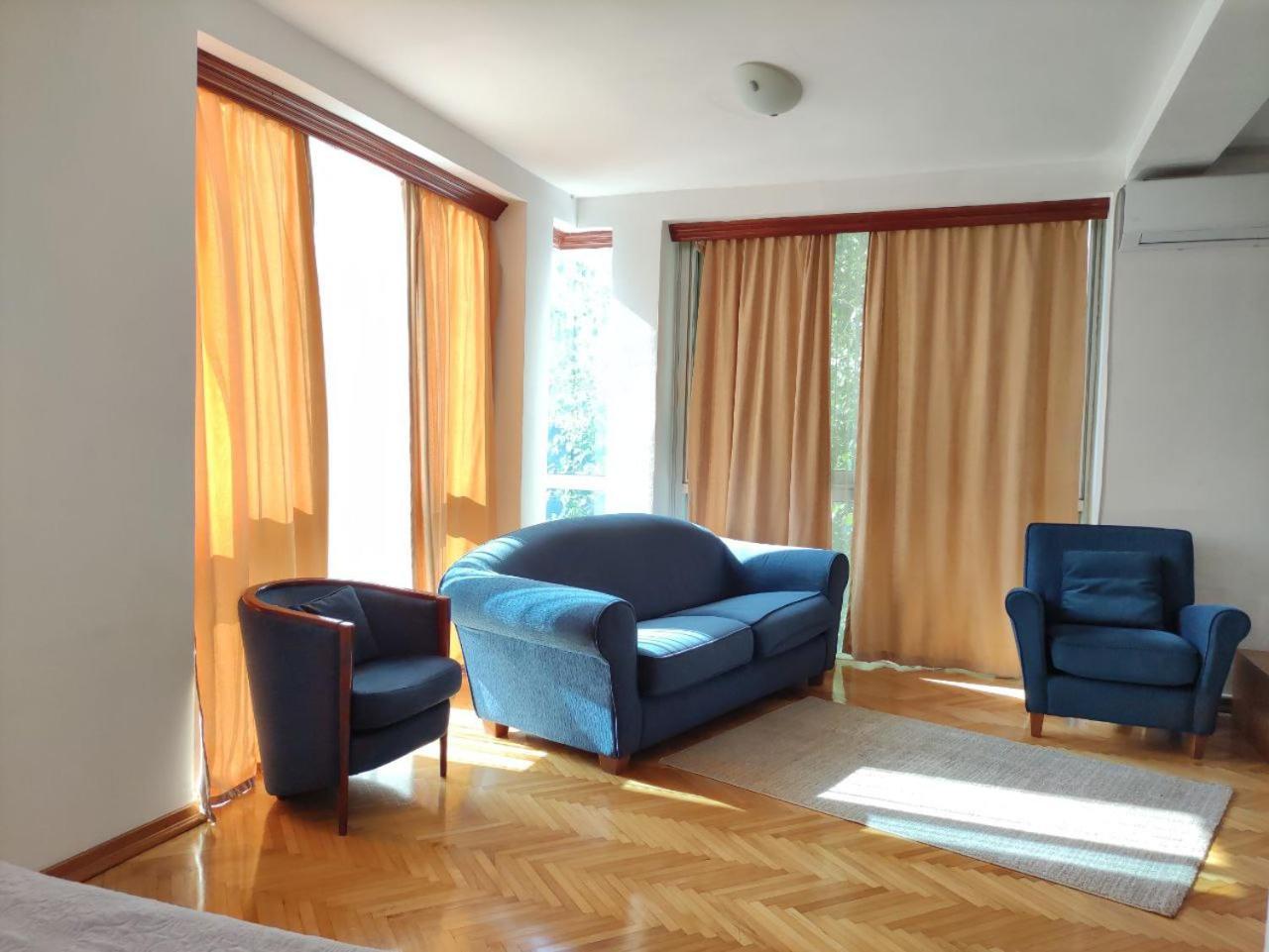 Hotel Ambasador بودغوريتْسا المظهر الخارجي الصورة